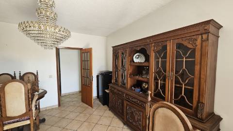 Apartamento T3 para remodelar em Albufeira