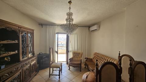 Apartamento T3 para remodelar em Albufeira