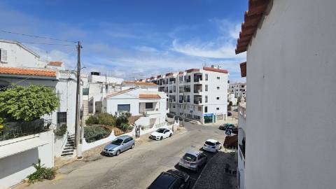 Apartamento T3 para remodelar em Albufeira