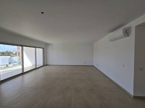 Magnífica Penthouse T2 com Roof Top - Albufeira