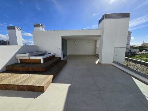 Magnífica Penthouse T2 com Roof Top - Albufeira