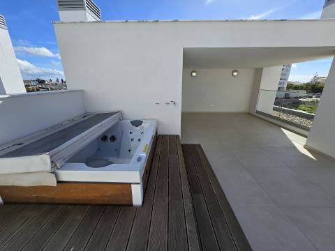 Magnífica Penthouse T2 com Roof Top - Albufeira