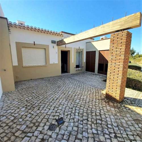 Moradia V2 em banda - Mexilheira Grande