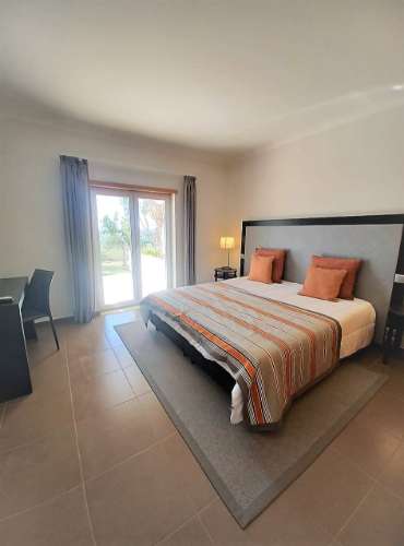 Moradia V2 em banda - Mexilheira Grande