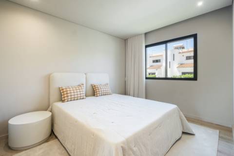 Moradia de Luxo V4 renovada - Vilamoura