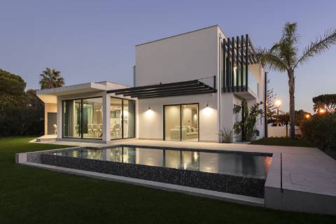 Moradia de Luxo V4 renovada - Vilamoura