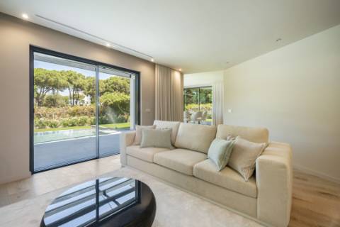 Moradia de Luxo V4 renovada - Vilamoura