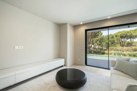 Moradia de Luxo V4 renovada - Vilamoura