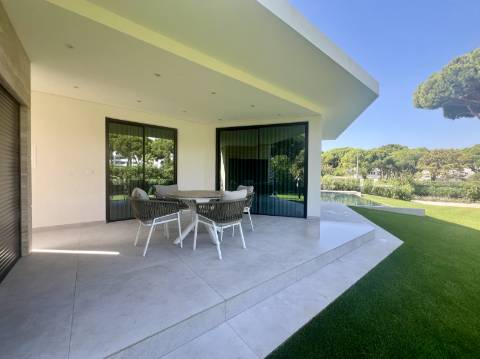 Moradia de Luxo V4 renovada - Vilamoura