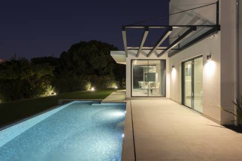 Moradia de Luxo V4 renovada - Vilamoura