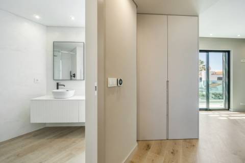 Moradia de Luxo V4 renovada - Vilamoura