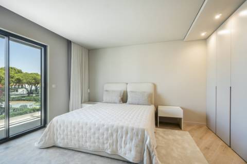 Moradia de Luxo V4 renovada - Vilamoura