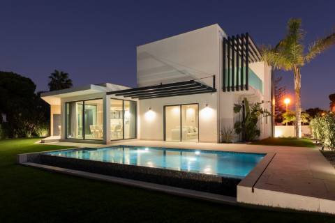 Moradia de Luxo V4 renovada - Vilamoura