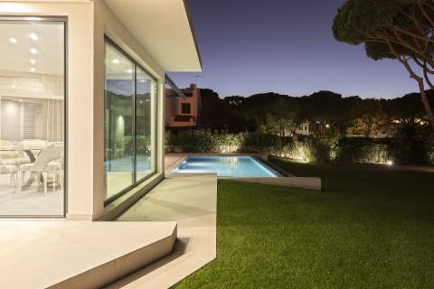 Moradia de Luxo V4 renovada - Vilamoura