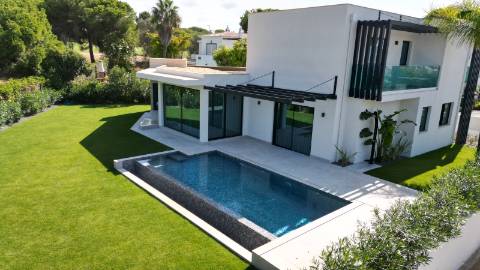 Moradia de Luxo V4 renovada - Vilamoura