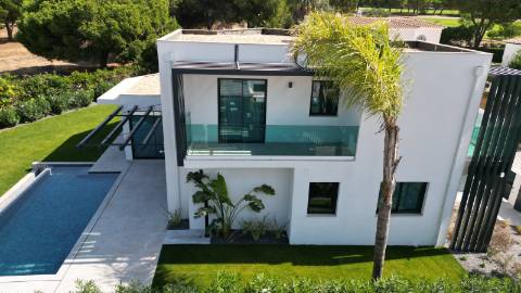 Moradia de Luxo V4 renovada - Vilamoura