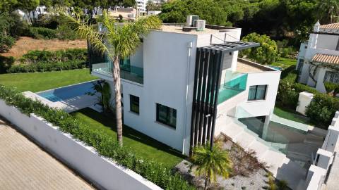 Moradia de Luxo V4 renovada - Vilamoura
