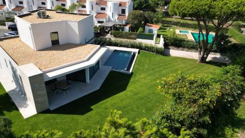 Moradia de Luxo V4 renovada - Vilamoura