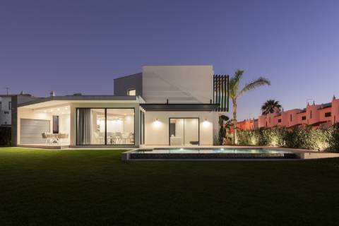 Moradia de Luxo V4 renovada - Vilamoura