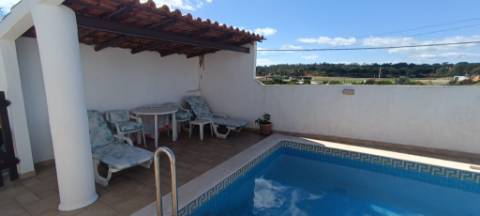 Moradia têrrea de arquitectura tradicional para venda a pouca distancia da Quinta do Lago