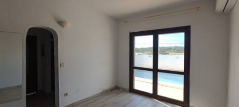 Moradia têrrea de arquitectura tradicional para venda a pouca distancia da Quinta do Lago