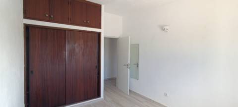 Moradia têrrea de arquitectura tradicional para venda a pouca distancia da Quinta do Lago