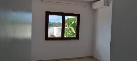 Moradia têrrea de arquitectura tradicional para venda a pouca distancia da Quinta do Lago