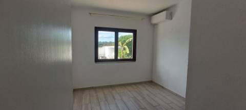 Moradia têrrea de arquitectura tradicional para venda a pouca distancia da Quinta do Lago