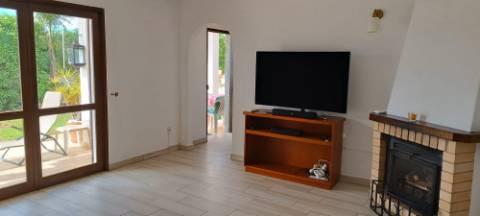 Moradia têrrea de arquitectura tradicional para venda a pouca distancia da Quinta do Lago