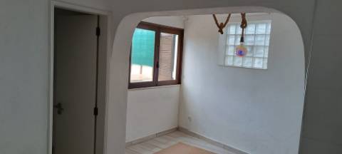 Moradia têrrea de arquitectura tradicional para venda a pouca distancia da Quinta do Lago