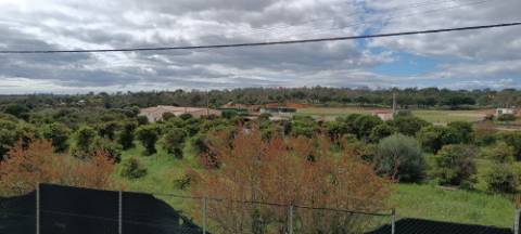 Moradia têrrea de arquitectura tradicional para venda a pouca distancia da Quinta do Lago