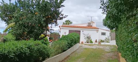 Moradia têrrea de arquitectura tradicional para venda a pouca distancia da Quinta do Lago