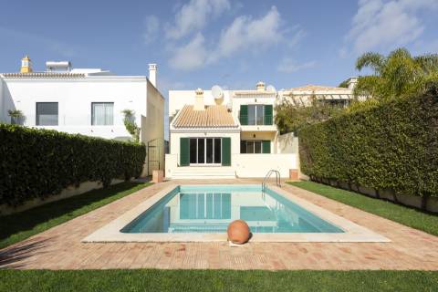 Moradia V3 renovada - Vilamoura