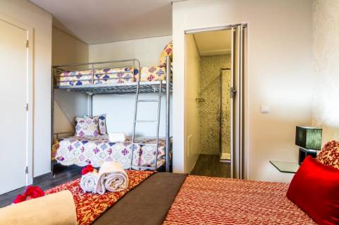 Hostel de 22 Quartos na Guia