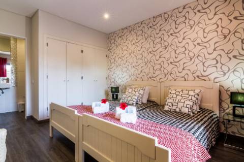 Hostel de 22 Quartos na Guia