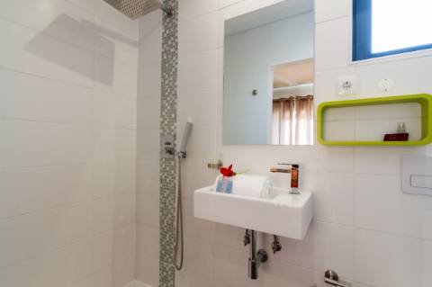 Hostel de 22 Quartos na Guia