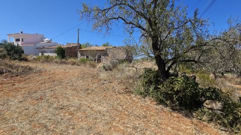 Moradia para Restaurar - BOLIQUEIME