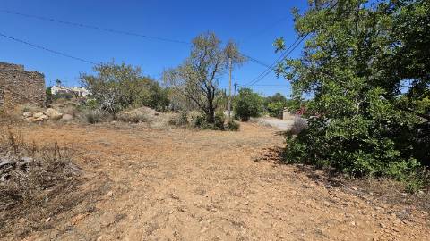 Moradia para Restaurar - BOLIQUEIME