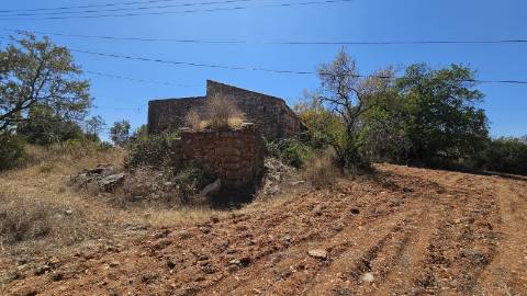 Moradia para Restaurar - BOLIQUEIME