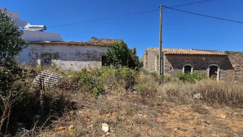 Moradia para Restaurar - BOLIQUEIME