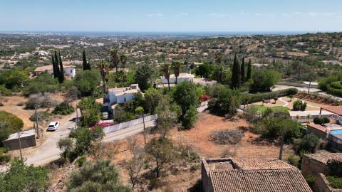 Moradia para Restaurar - BOLIQUEIME