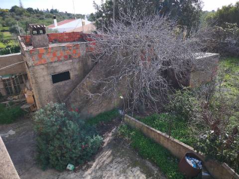 Moradia em Boliqueime para restaurar