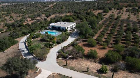 Moradia V5, refúgio de paz no coração da natureza, em Algoz