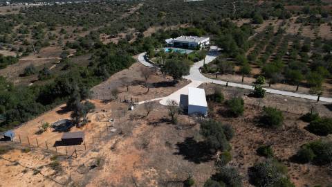 Moradia V5, refúgio de paz no coração da natureza, em Algoz