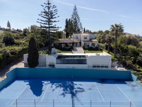 Magnífica vivenda com vista mar, piscina e campo de ténis, Almancil