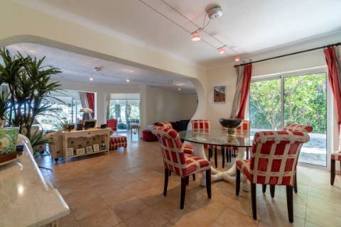 Magnífica vivenda com vista mar, piscina e campo de ténis, Almancil