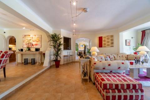 Magnífica vivenda com vista mar, piscina e campo de ténis, Almancil