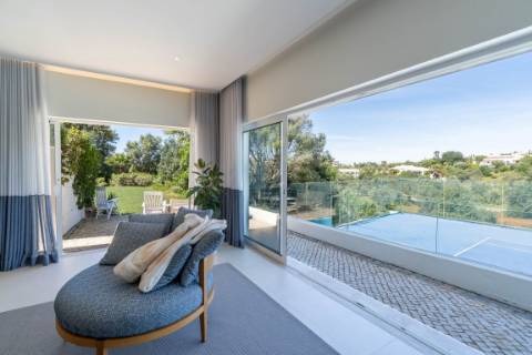 Magnífica vivenda com vista mar, piscina e campo de ténis, Almancil