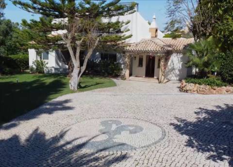 Magnífica vivenda com vista mar, piscina e campo de ténis, Almancil