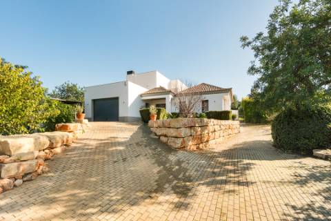 Moradia Contemporânea com piscina - Perto de Loulé